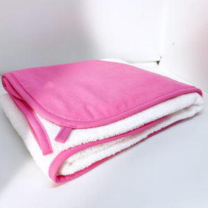 Linge à capuche rose